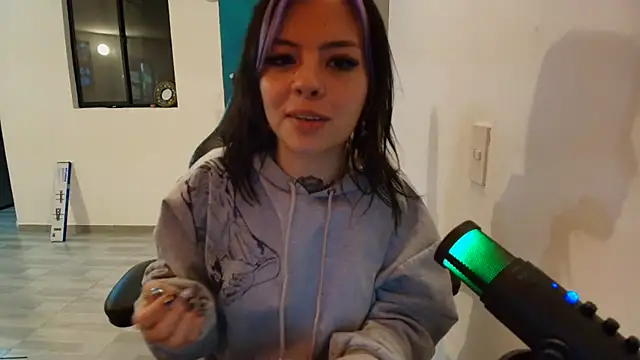 Snapshot of Alicia_Ortiiz chatting on January 31, 2025, 1:54 am Alicia Ortiiz online show from January 31, 2025, 1:54 am