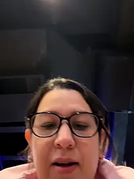 Snapshot of amooraaamoon chatting on November 17, 2025, 1:15 pm amooraaamoon online show from November 17, 2025, 1:15 pm