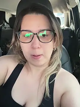 Snapshot of amooraaamoon chatting on November 10, 2025, 11:48 am amooraaamoon online show from November 10, 2025, 11:48 am