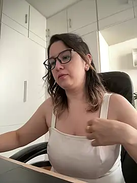 amooraaamoon online show from March 24, 2026, 1:33 pm