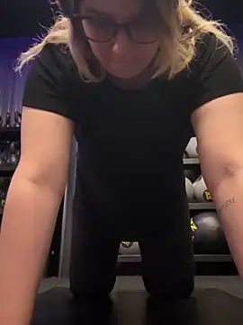 Snapshot of amooraaamoon chatting on November 6, 2025, 12:53 pm amooraaamoon online show from November 6, 2025, 12:53 pm