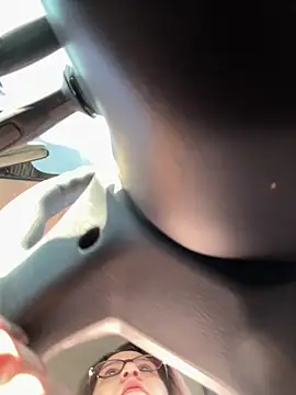 Snapshot of amooraaamoon chatting on November 8, 2025, 11:58 am amooraaamoon online show from November 8, 2025, 11:58 am