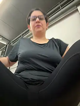 amooraaamoon online show from January 18, 2026, 1:58 pm