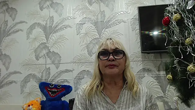 CamDiva113 online show from February 16, 2025, 6:21 pm