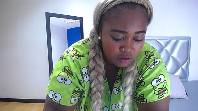 Snapshot of exotic_karmella chatting on November 7, 2025, 8:35 pm exotic karmella online show from November 7, 2025, 8:35 pm