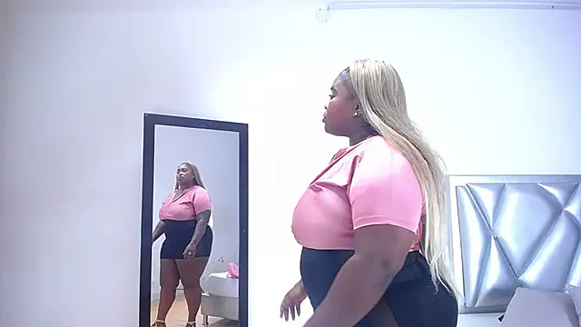 Snapshot of exotic_karmella chatting on November 29, 2025, 9:15 pm exotic karmella online show from November 29, 2025, 9:15 pm