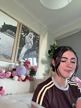 Snapshot of aus_queen chatting on April 21, 2026, 5:14 am aus queen online show from April 21, 2026, 5:14 am
