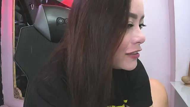 Snapshot of DarlingBDSM_ chatting on May 20, 2026, 1:41 pm DarlingBDSM online show from May 20, 2026, 1:41 pm