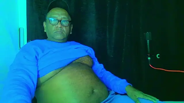 Snapshot of Beargryzzly chatting on November 13, 2025, 9:19 pm Beargryzzly online show from November 13, 2025, 9:19 pm