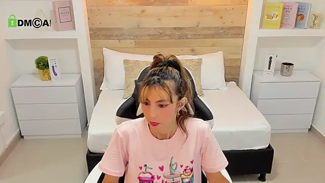 Snapshot of candy_summer28 chatting on October 7, 2025, 7:15 pm candy summer28 online show from October 7, 2025, 7:15 pm