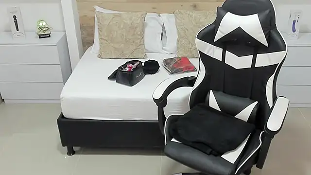 Snapshot of candy_summer28 chatting on October 13, 2025, 7:26 pm candy summer28 online show from October 13, 2025, 7:26 pm