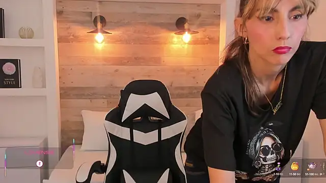 Snapshot of candy_summer28 chatting on October 15, 2025, 7:11 pm candy summer28 online show from October 15, 2025, 7:11 pm