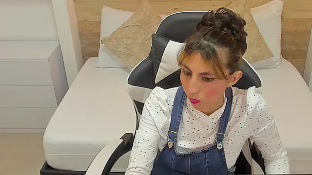 Snapshot of candy_summer28 chatting on October 28, 2025, 7:13 pm candy summer28 online show from October 28, 2025, 7:13 pm