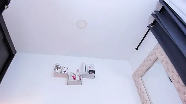 lorennahernandez01 online show from October 29, 2025, 11:31 am