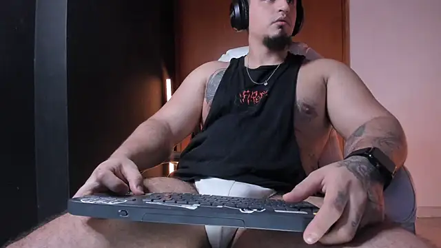 Snapshot of kingbear777 chatting on March 4, 2026, 1:02 am kingbear777 online show from March 4, 2026, 1:02 am