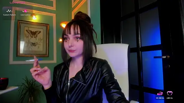 Snapshot of 1Munique chatting on December 5, 2025, 12:15 pm 1Munique online show from December 5, 2025, 12:15 pm