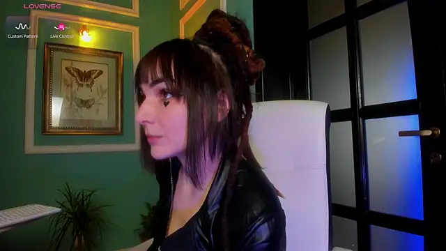 Snapshot of 1Munique chatting on December 2, 2025, 12:29 pm 1Munique online show from December 2, 2025, 12:29 pm