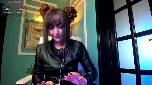 Snapshot of 1Munique chatting on October 20, 2025, 11:22 am 1Munique online show from October 20, 2025, 11:22 am