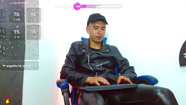 Snapshot of dorian_h_ chatting on July 21, 2026, 8:43 pm dorian h online show from July 21, 2026, 8:43 pm