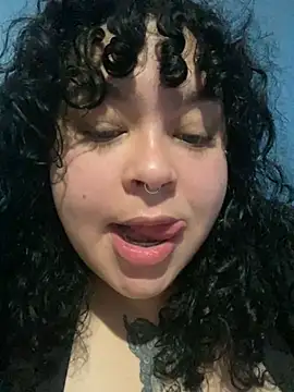 Snapshot of Kimberliprivv chatting on May 14, 2026, 5:21 pm Kimberliprivv online show from May 14, 2026, 5:21 pm