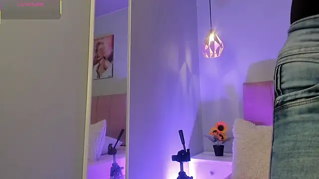 ScarletGV online show from January 19, 2026, 6:06 am