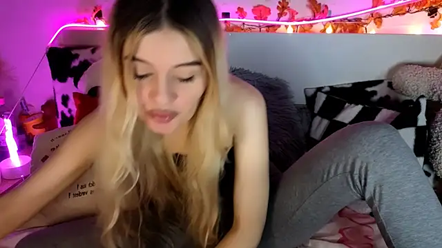 nicollewetpussy online show from May 10, 2026, 1:53 am