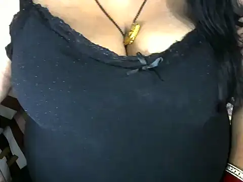 Snapshot of dramebaz_queen chatting on November 19, 2025, 7:36 pm dramebaz queen online show from November 19, 2025, 7:36 pm