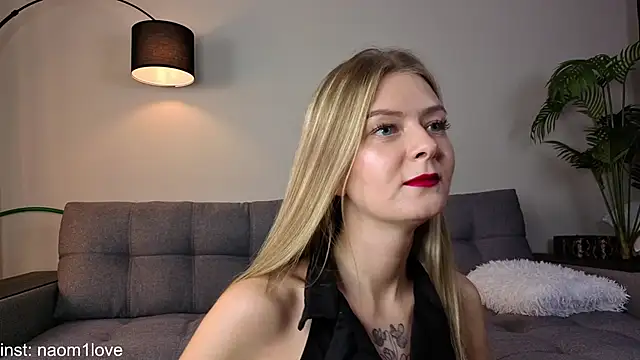 Naomi Girly online show from October 19, 2025, 3:04 pm