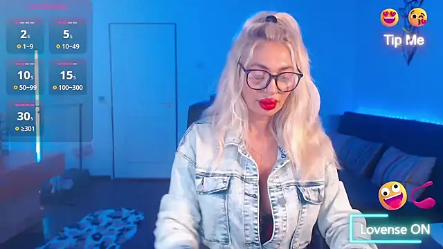 Snapshot of beauty_chl0e chatting on November 22, 2025, 7:02 pm beauty chl0e online show from November 22, 2025, 7:02 pm