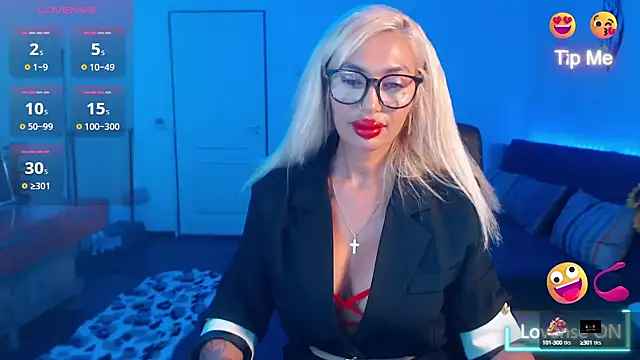 Snapshot of beauty_chl0e chatting on October 7, 2025, 7:26 pm beauty chl0e online show from October 7, 2025, 7:26 pm