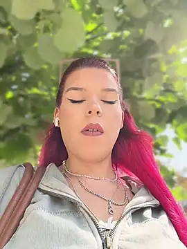RiriRoseey online show from May 5, 2026, 7:44 am
