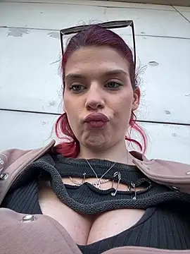 Snapshot of RiriRoseey chatting on March 11, 2026, 10:09 am RiriRoseey online show from March 11, 2026, 10:09 am