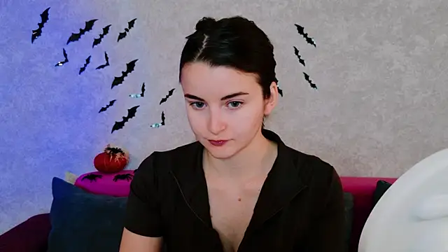 Miss Arwen online show from October 13, 2025, 3:30 am