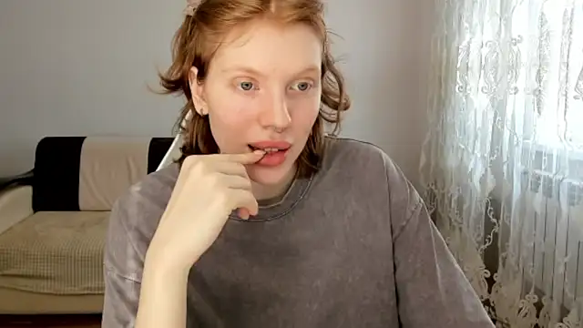 Snapshot of StellaDavis chatting on April 14, 2026, 9:03 am StellaDavis online show from April 14, 2026, 9:03 am