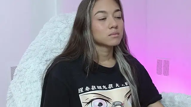 Snapshot of hantonella_ chatting on December 5, 2025, 3:21 pm hantonella online show from December 5, 2025, 3:21 pm