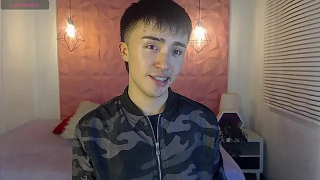 santi-fabulous online show from March 6, 2025, 3:13 am