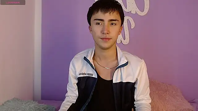 santi-fabulous online show from December 4, 2024, 3:53 am