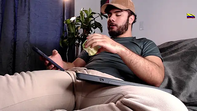 Snapshot of caprywilliams chatting on November 14, 2025, 12:31 pm caprywilliams online show from November 14, 2025, 12:31 pm