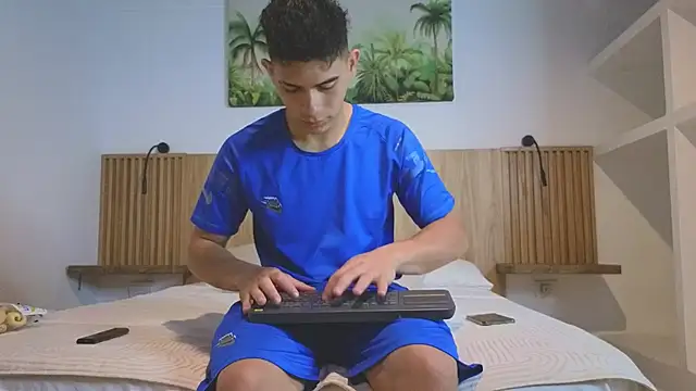 Snapshot of andrew_rose_ chatting on October 21, 2025, 8:30 pm andrew rose online show from October 21, 2025, 8:30 pm