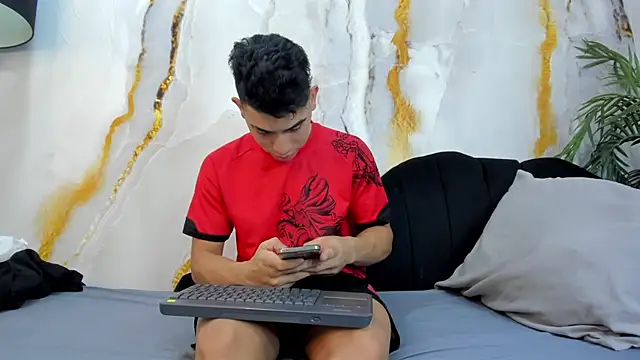 Snapshot of andrew_rose_ chatting on October 14, 2025, 2:39 pm andrew rose online show from October 14, 2025, 2:39 pm