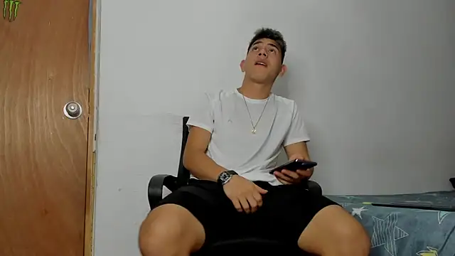 Snapshot of andrew_rose_ chatting on February 21, 2026, 1:51 am andrew rose online show from February 21, 2026, 1:51 am