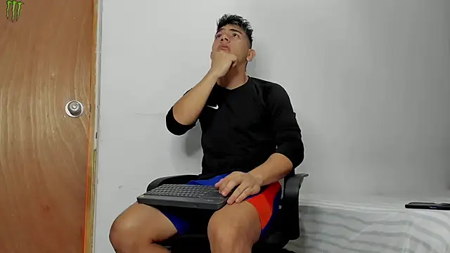 Snapshot of andrew_rose_ chatting on February 17, 2026, 4:15 pm andrew rose online show from February 17, 2026, 4:15 pm