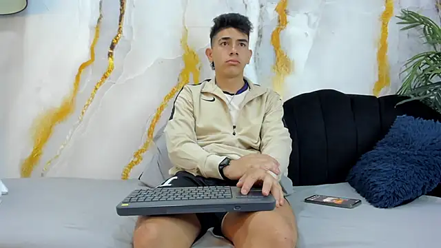 Snapshot of andrew_rose_ chatting on October 7, 2025, 2:51 pm andrew rose online show from October 7, 2025, 2:51 pm