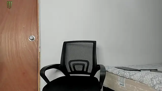 Snapshot of andrew_rose_ chatting on November 12, 2025, 11:08 pm andrew rose online show from November 12, 2025, 11:08 pm