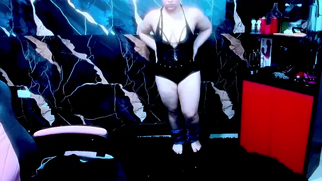 Snapshot of True_Bdsm chatting on November 18, 2025, 5:49 pm True Bdsm online show from November 18, 2025, 5:49 pm