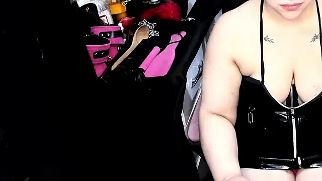 Snapshot of True_Bdsm chatting on February 20, 2025, 10:48 pm True Bdsm online show from February 20, 2025, 10:48 pm