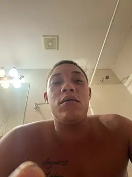 Snapshot of bigdaddy2xo chatting on August 10, 2026, 1:12 am bigdaddy2xo online show from August 10, 2026, 1:12 am