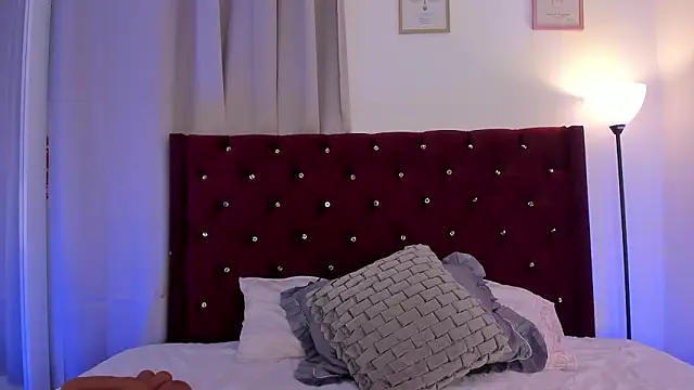 LindaRey  online show from February 4, 2026, 10:38 pm