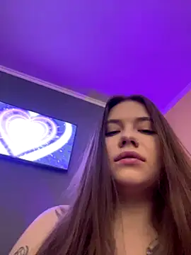 Vikki toriya online show from November 23, 2025, 3:22 pm