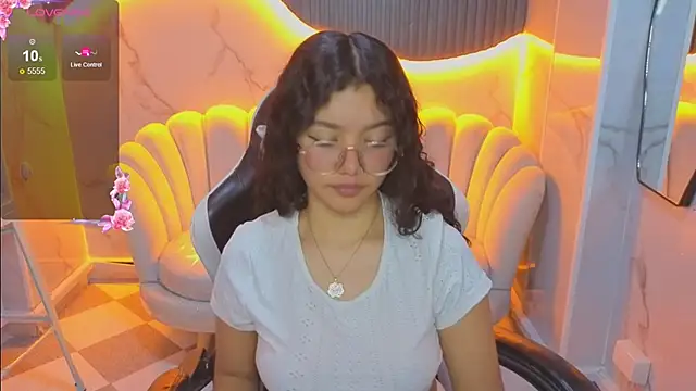 Snapshot of victoria_castillo_b chatting on November 7, 2025, 8:24 pm victoria castillo b online show from November 7, 2025, 8:24 pm